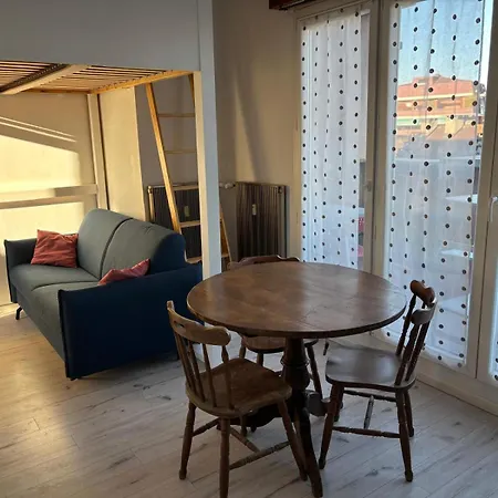 Con Ampio Terrazzo Apartment *